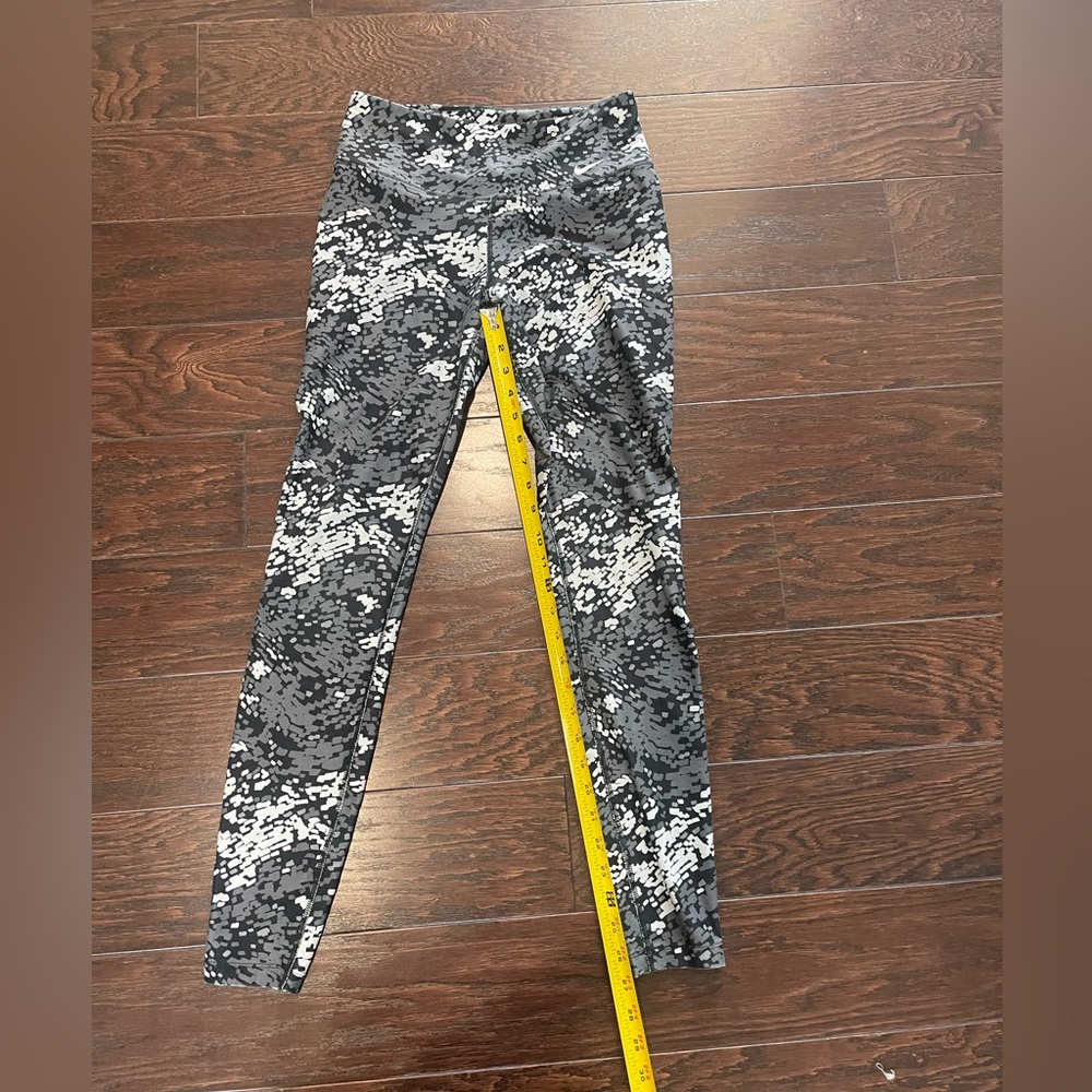 Nike Dri Fit Compression Leggings women Size Small Workout Yoga Camo